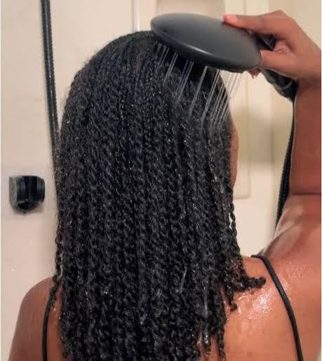 Step By Step Guide To Washing Hair In Twist Without Frizz